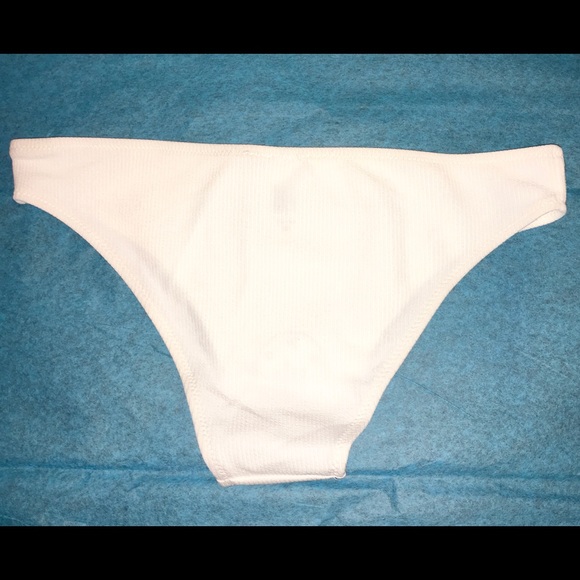 PERFECT WHITE BIKINI - Picture 6 of 7